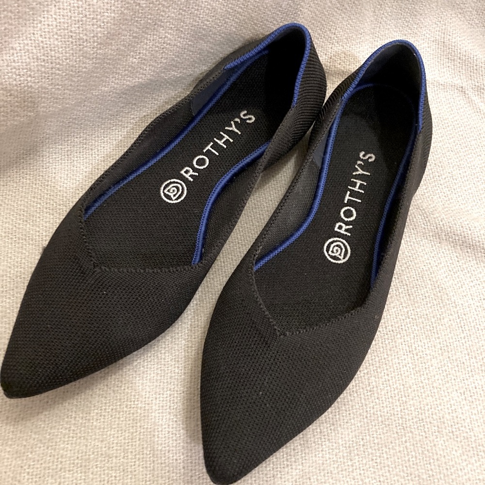 Rothys The Point Flat in Black solid. Size 8.5